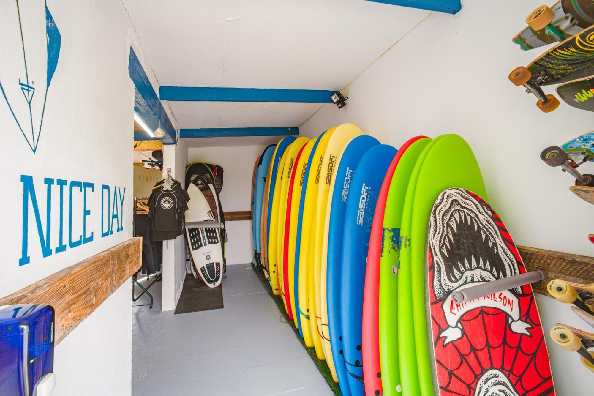 H.A.N.D Surf Hostel 랑그레 외부 사진