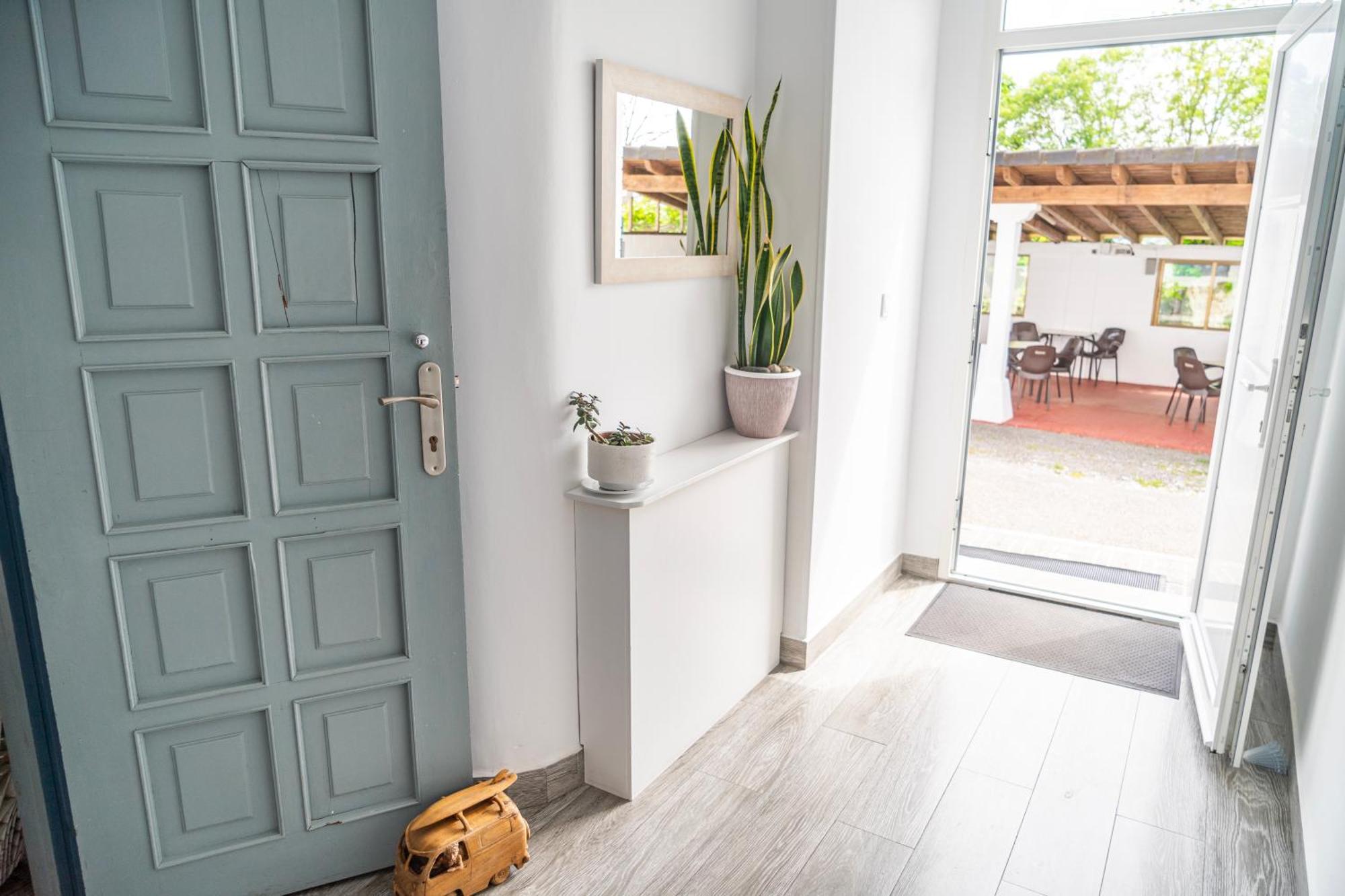 H.A.N.D Surf Hostel 랑그레 외부 사진